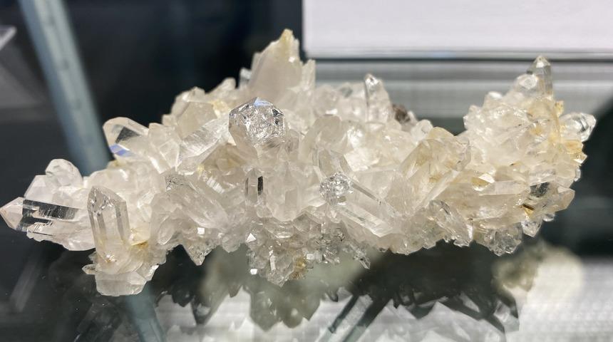 Rutil kuvars taşı faydaları nelerdir, ne anlama gelir? Rutil kuvars taşı özellikleri nelerdir, ne işe yarar?