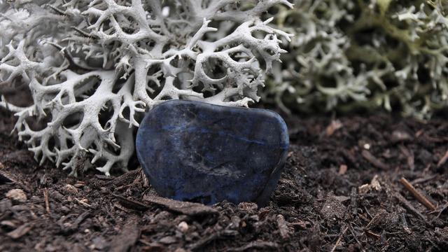 Dumortierit taşı faydaları nelerdir, ne anlama gelir? Dumortierit taşı özellikleri nelerdir, ne işe yarar?