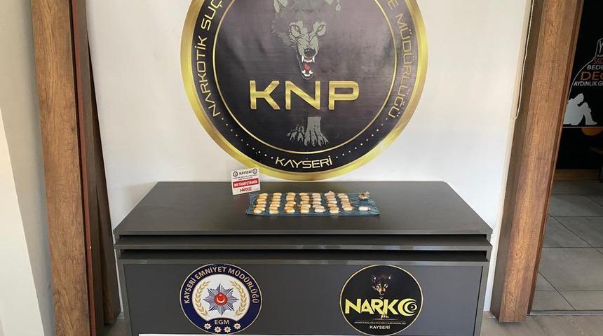 Kayseri'de yakalanan 2 şüphelinin midesinden metamfetamin kapsülleri çıktı