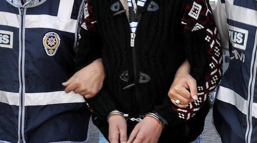 Cumhurbaşkanı'nın afişine bıyık çizip küfürlü ifadeler yazan lise öğrenci tutuklandı