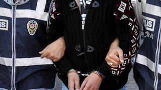 Cumhurbaşkanı'nın afişine bıyık çizip küfürlü ifadeler yazan lise öğrenci tutuklandı