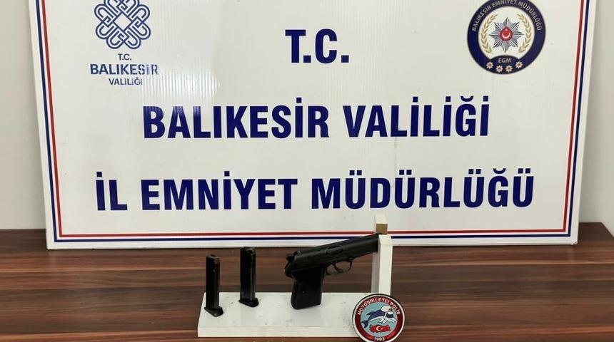 Balıkesir’de 27 aranan şahıstan 14’ünü tutukladı