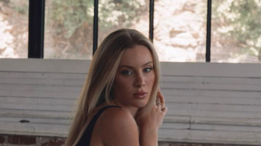 Sosyal medya fenomeni Daisy Keech’ten olay yaratan poz! Çırılçıplak yatağına uzanıp poz verince Instagram’ı salladı