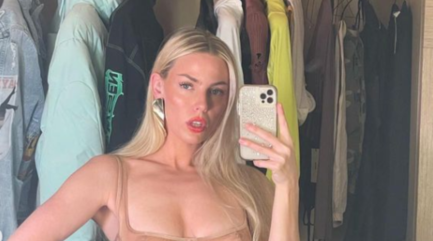 Sosyal medya fenomeni Jenna Lee iç çamaşırlarıyla vedalaştı! Sadece tulumunu giyince Instagram’ı salladı