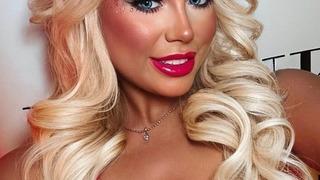 Yaza hızlı başladı! Sosyal medya fenomeni Gina Ogden bikini üstünün iplerini çözüp sere serpe güneşlendi