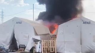 Çadır kentte korkutan yangın! İki çadır kullanılamaz hale geldi