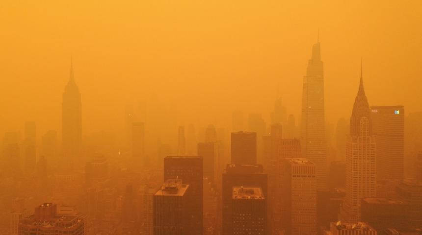 New York'u tamamen kapladı! Gökyüzü kızıla büründü, 'sokağa çıkmayın' uyarısı yapıldı