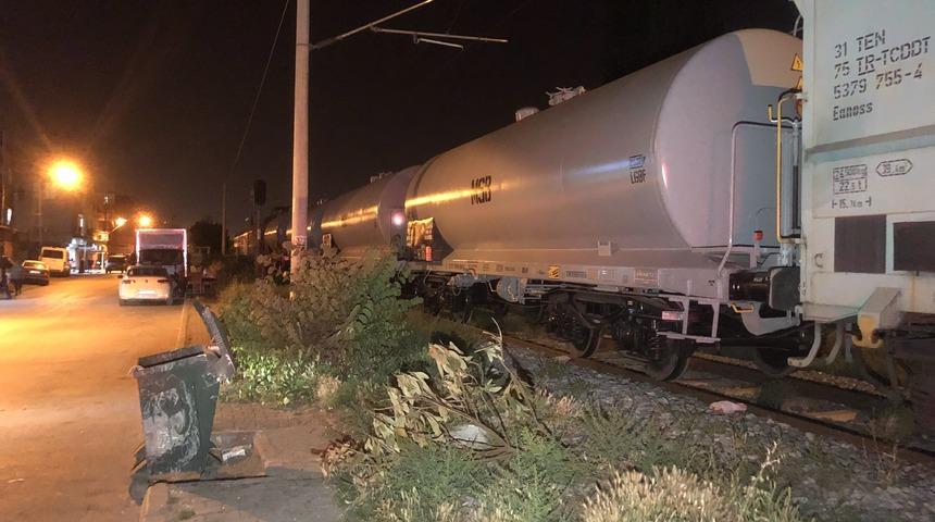 Adana'da trenin çarptığı kişi ağır yaralandı