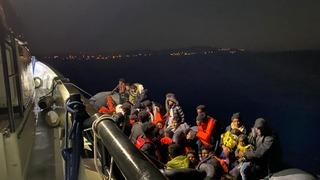İzmir'de 23 düzensiz göçmeni kurtarıldı, 47 göçmen yakalandı