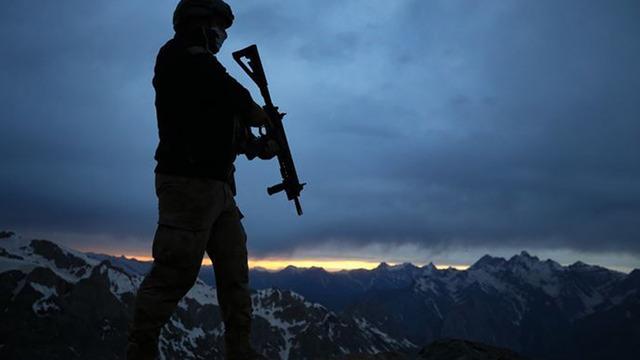 Bakan Yerlikaya acı haberi duyurdu: 1 asker şehit oldu