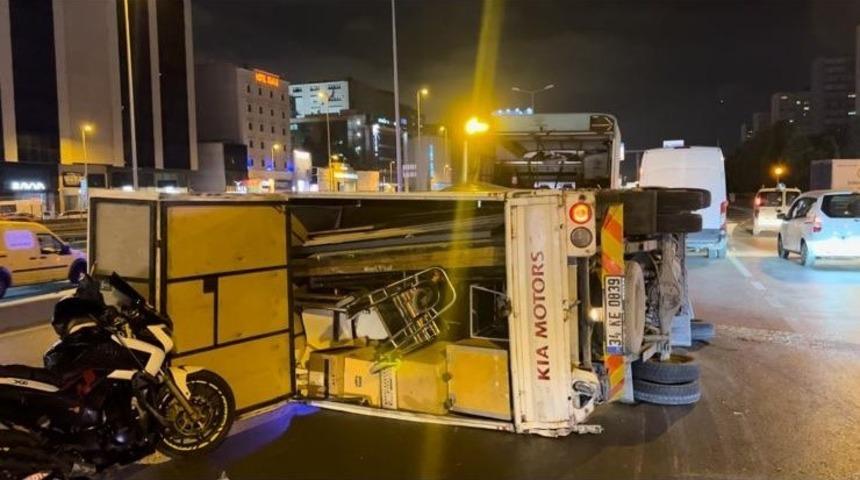 E-5 Kara Yolu’nda 4 araç ve 1 motosiklet kazaya karıştı: 4 yaralı