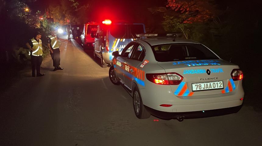 Karabük'te devrilen otomobilin sürücüsü yaralandı