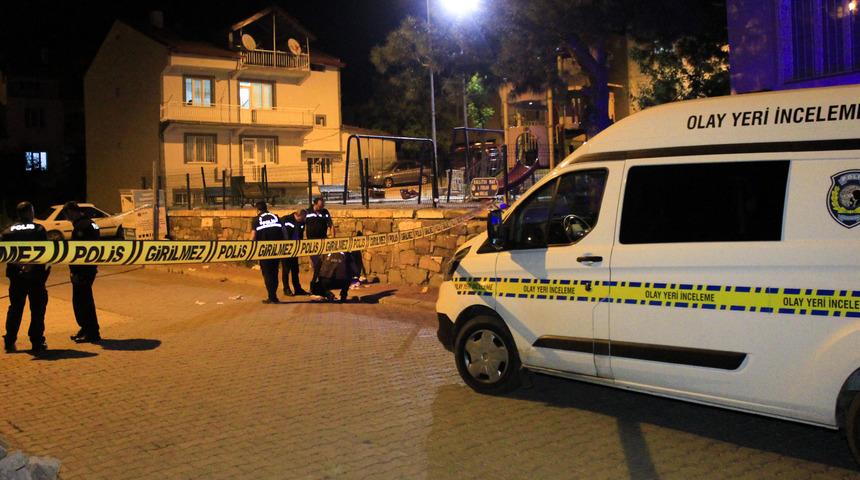 Uşak'ta çıkan bıçaklı kavgada 1'i ağır 4 kişi yaralandı