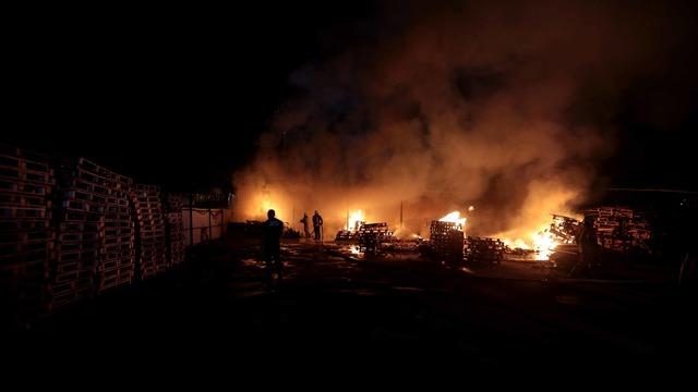 Bursa'da palet imalathanesinde çıkan yangın kontrol altına alındı