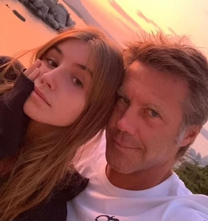 Babası tahta geçme hakkından feragat etti! Gözler kızına çevrildi... 19 yaşındaki sosyal medya fenomeni kraliçe olabilir G2