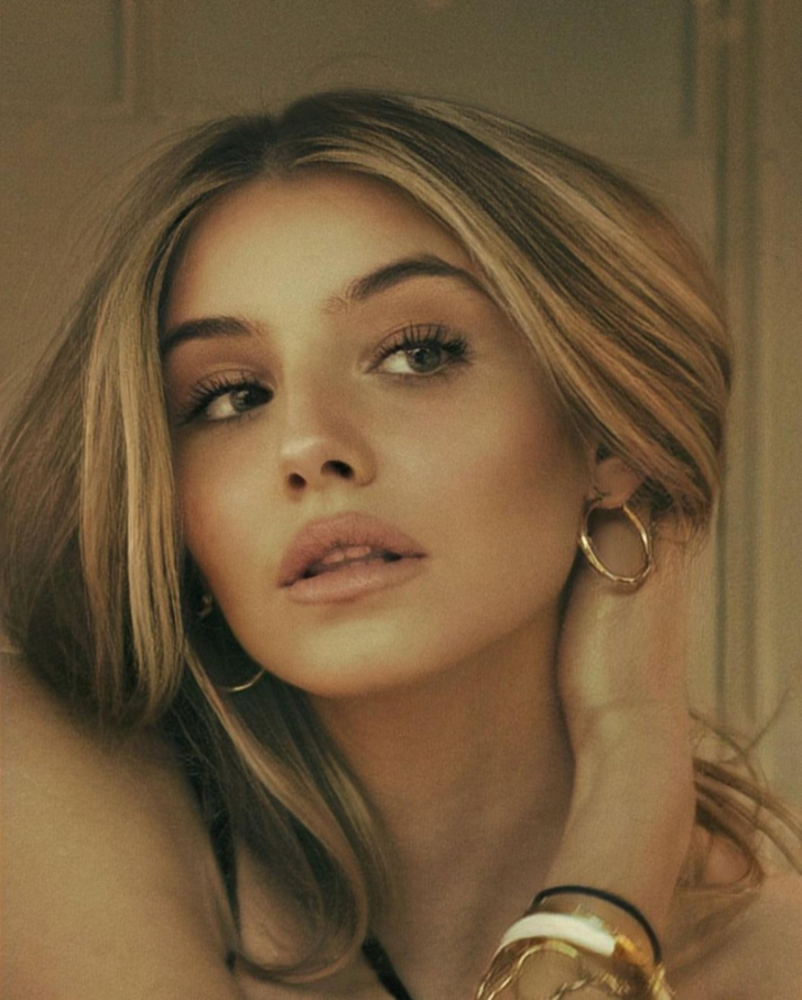 Babası tahta geçme hakkından feragat etti! Gözler kızına çevrildi... 19 yaşındaki sosyal medya fenomeni kraliçe olabilir G5