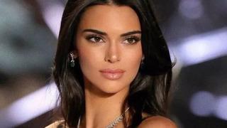 Kendall Jenner üstsüz poz verdi! Göğüslerini eliyle kapadı