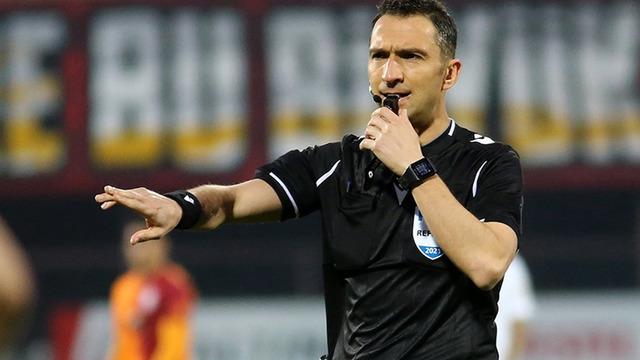 Süper Lig'de yılın hakemini seçtiler! Eleştirilere rağmen 3'te 2 oy aldı...