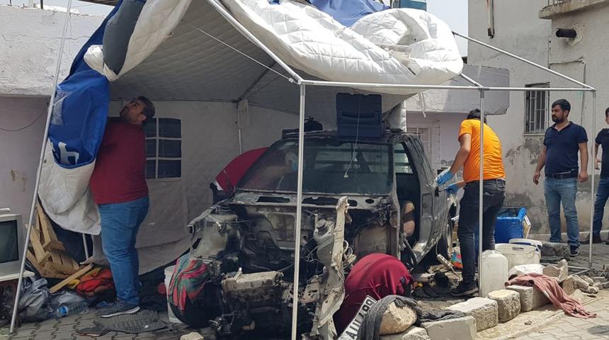 Çadırın içinden parçalanmış araba çıktı! Kamuflaj olarak kullanmışlar, müzik açıp... Sökülen parçalar da başka arabada!