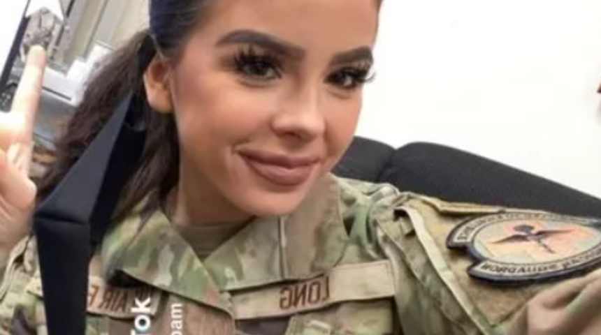 ABD Hava Kuvvetleri’nde görevliydi! Üniformasıyla vedalaşıp yeni işini açıkladı! “Bikinili barmenim”