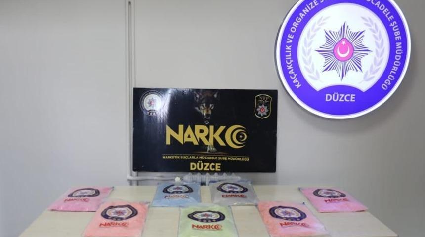 Düzce'de bir araçta 34 bin 589 uyuşturucu hap ele geçirildi