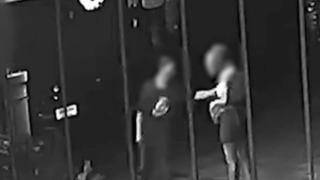 Bakkaldaki taciz anlarını güvenlik kamerası kaydetti! Müşteri dükkan sahibini böyle rahatsız etti