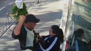 Sokak ortasında kadına şiddet! Dehşet anları kamerada