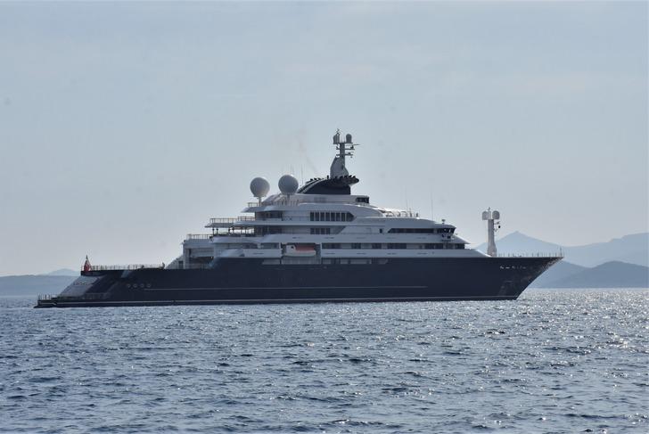 Dünyanın en büyükleri arasında... Mega yat Bodrum'a demir attı! Haftalık kirası dudak uçuklatıyor G3