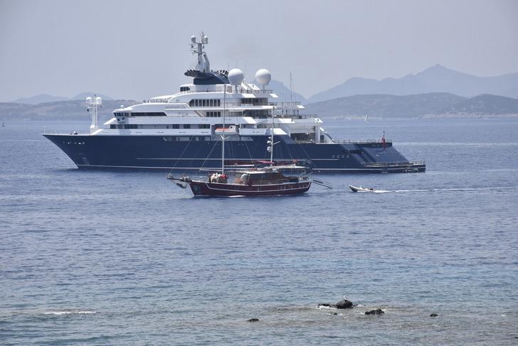 Dünyanın en büyükleri arasında... Mega yat Bodrum'a demir attı! Haftalık kirası dudak uçuklatıyor G1