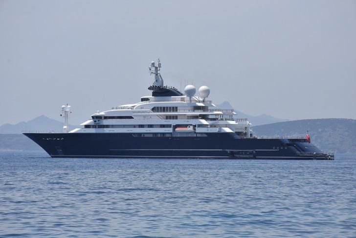 Dünyanın en büyükleri arasında... Mega yat Bodrum'a demir attı! Haftalık kirası dudak uçuklatıyor G2