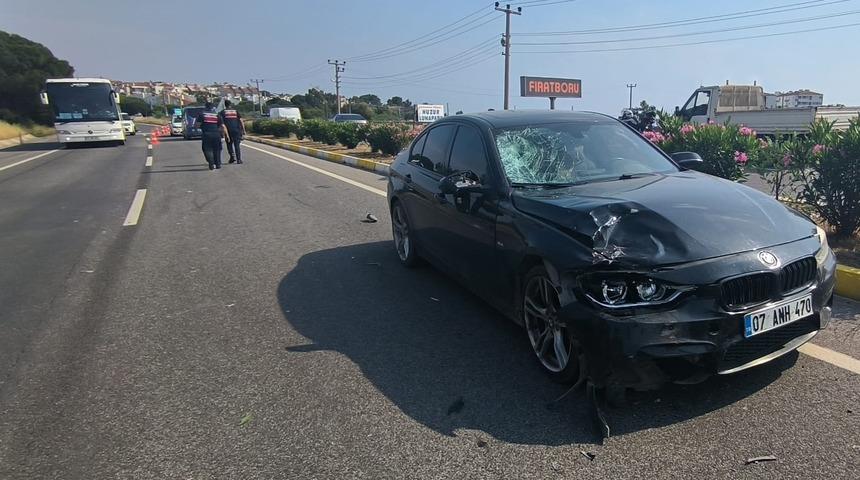 Balıkesir'de otomobille elektrikli bisiklet &ccedil;arpıştı, 1 kişi &ouml;ld&uuml;, 1 kişi yaralandı