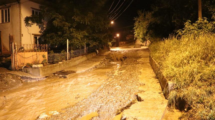 Burdur'da sağanak sele neden oldu