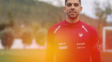 İspanyol devi Türk stoperi kadrosuna kattı! Valencia, Cenk Özkaçar ile 5 yıllık sözleşme imzaladı!