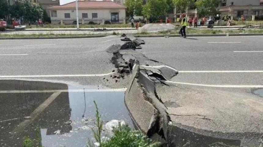 Herkesi şaşkına &ccedil;eviren olay! Nedenini araştırıyorlar... Yollar &ccedil;&ouml;kt&uuml;, binlerce insan tahliye edildi