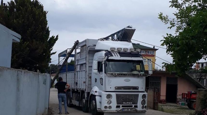 Prefabrik ev mahalleyi elektriksiz bıraktı! Yüksekliği hesap edemeyince...