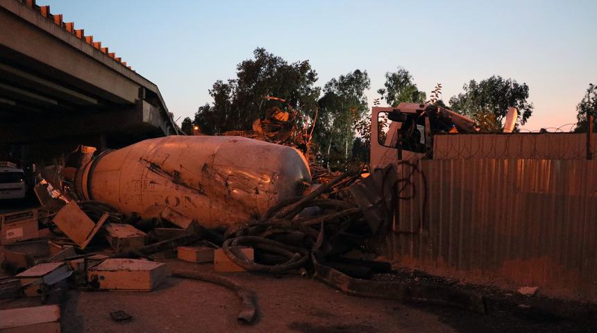 İzmir'de feci kaza! Metrelerce yükseklikteki viyadükten düştü: 1 ölü