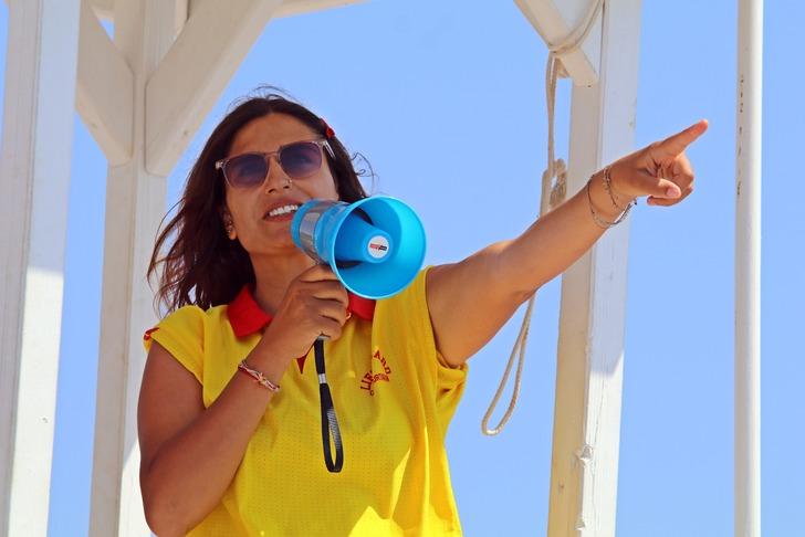 'Boğulma numarası yapıyorlar, yanına gidince sohbet açıyorlar' Kadın cankurtaranlardan erkek tatilcilere serzeniş! 'Yalancı çoban hikayesine döner' G2