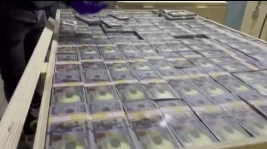 Cumhuriyet tarihini en büyüğüydü! 1 milyar dolar İstanbul'da böyle sergilendi