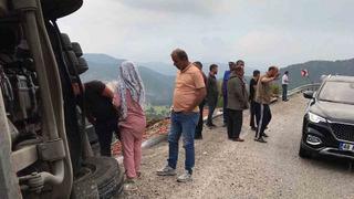 Devrilen kamyonun sürücüsü hayatını kaybetti