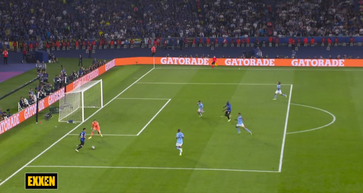 Son dakika: Manchester City - Inter finalinde kaçan pozisyon, izleyenleri şaşkına çevirdi! Pep Guardiola, o anları yerde takip etti... G4