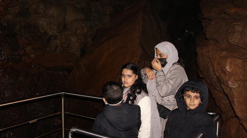 'Arap turist' detayı dikkat çekti: Ziyaretçi akınına uğruyor! Çal Mağarası'na ilgi artmaya başladı