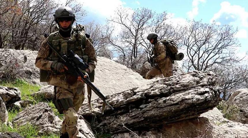 Taciz ateşi açan teröristler etkisiz hale getirildi! Mehmetçik'ten Zeytin Dalı bölgesinde operasyon