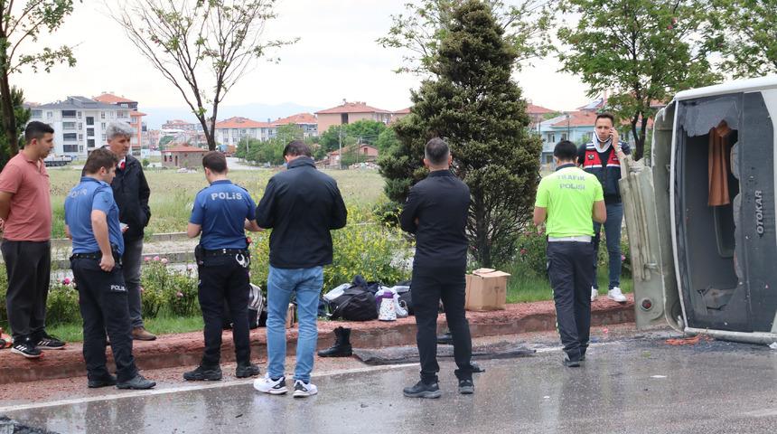 Jandarma personelini taşıyan araç devrildi! Yaralılar var