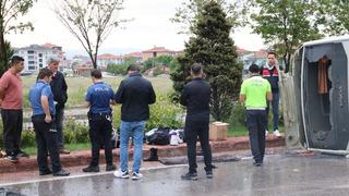 Jandarma personelini taşıyan araç devrildi! Yaralılar var