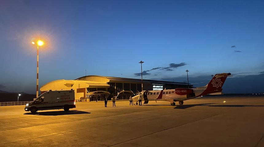 Ağrı’da düğünde başına kurşun isabet eden genç ambulans uçakla Ankara'ya gönderildi