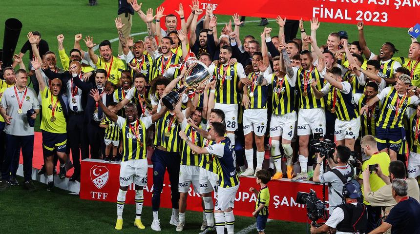 Ziraat Türkiye Kupası'nda seremonide dikkat çeken detay! Fenerbahçe 5 yıldızı formayla sahaya çıktı