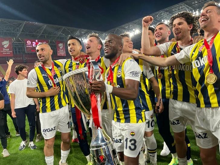 Ziraat Türkiye Kupası'nda şampiyon Fenerbahçe! Batshuayi duble yaptı, Sarı-Lacivertliler Başakşehir'i 2-0 mağlup etti G5