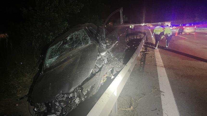 Otoyolda kaza yaptığı için otomobilinden inen sürücü, araç çarpması sonucu öldü