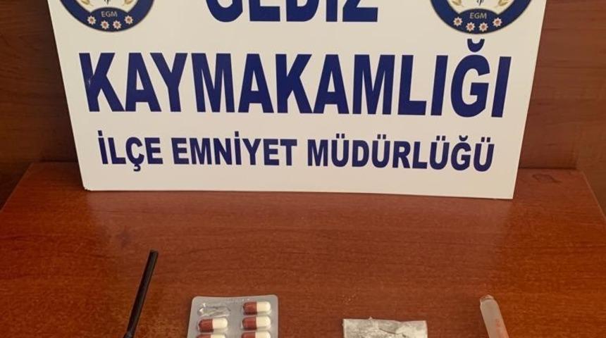Gediz’e uyuşturucu getiren 2 şüpheli yakalandı