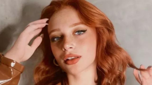 Tiktok fenomeni Yaren Alaca dekolteli poz verdi! Bakan bir daha baktı